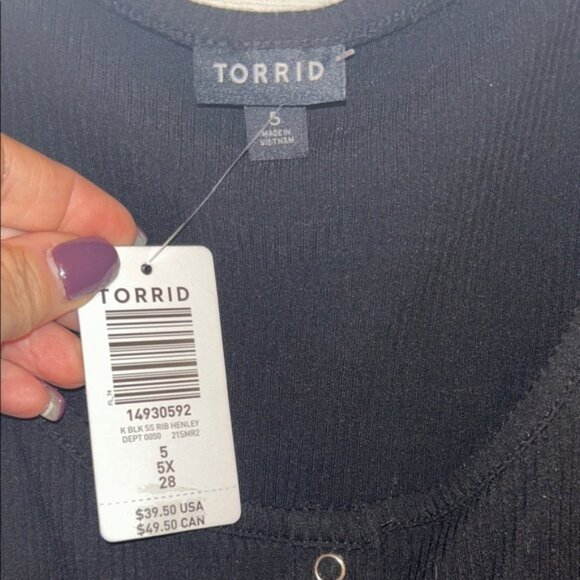 NWT Torrid Rib Scoop Neck Henley Short Sleeve Tee Size 5 Black - Picture 2 of 6